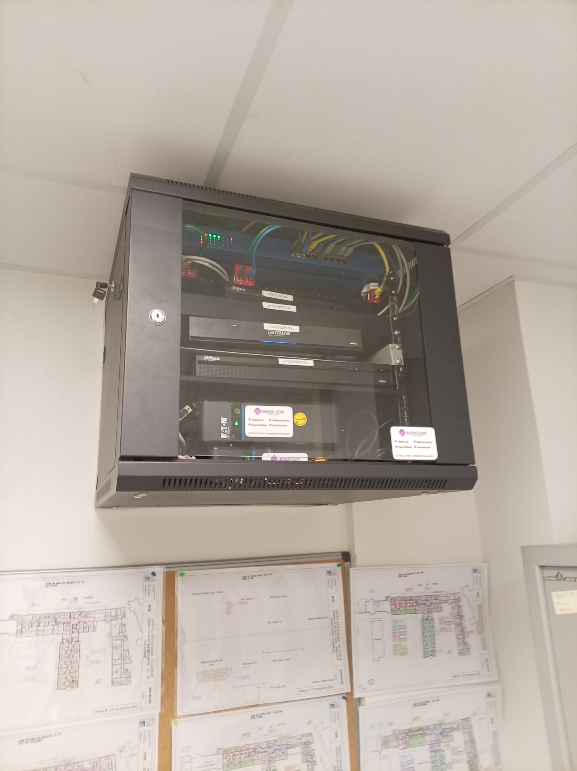 Coffre mural sécurisé avec stockeurs IP pour vidéoprotection professionnelle